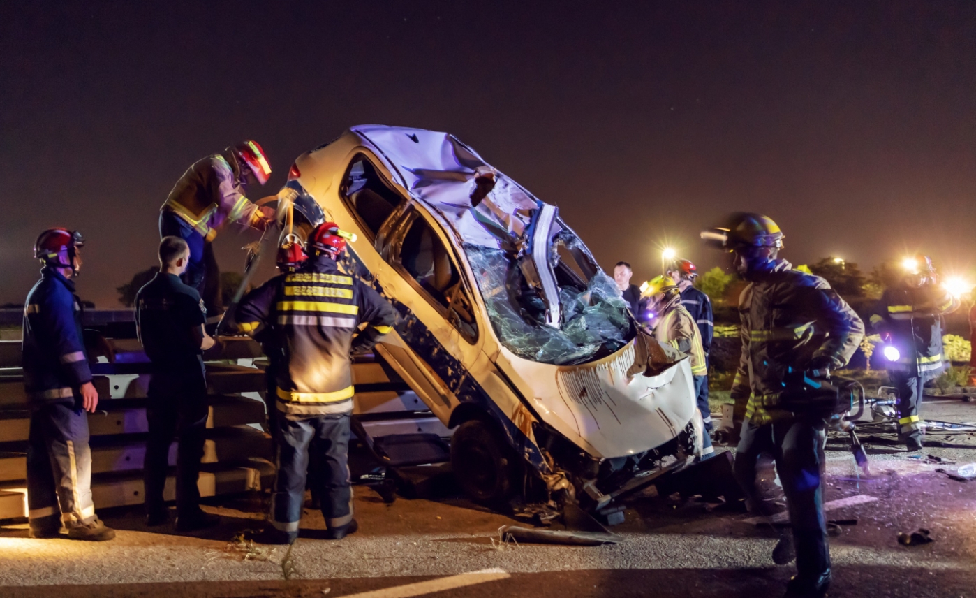 Wypadek z powodu zmęczenia: kierowca ciężarówki powoduje kolizję w Rawie Mazowieckiej