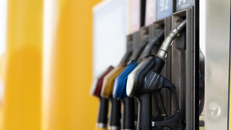 Pracownik stacji paliw i policyjni wywiadowcy udaremniają jazdę nietrzeźwemu kierowcy
