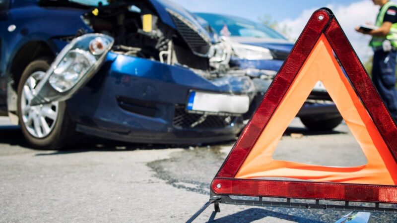 Wypadek drogowy z udziałem samochodu osobowego i ciężarówki na DK12 w Piotrkowie Trybunalskim