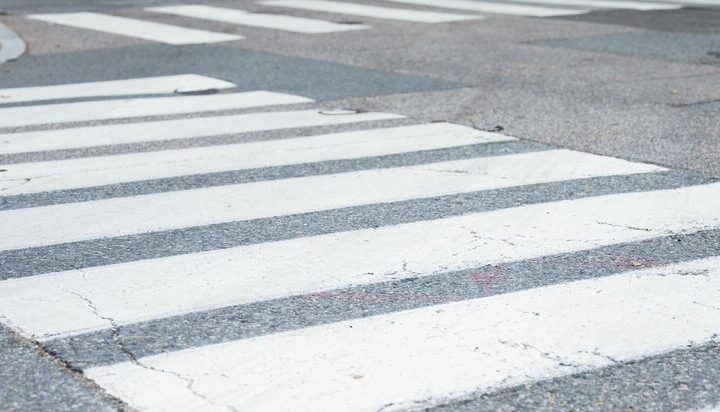 Bezpieczna droga do szkoły: Policjanci czuwają nad uczniami w Piotrkowie