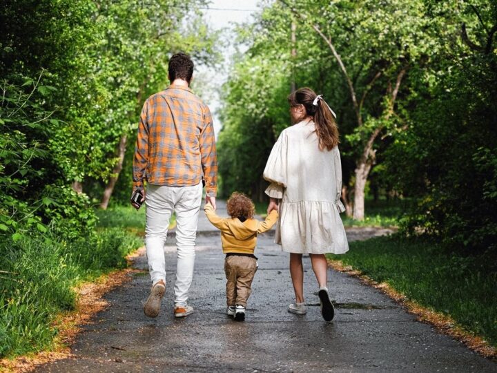 Listopad z projektem „Rodzina w Centrum”: Wsparcie dla rodzin i dzieci na każdym kroku