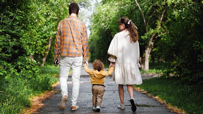 Listopad z projektem „Rodzina w Centrum”: Wsparcie dla rodzin i dzieci na każdym kroku