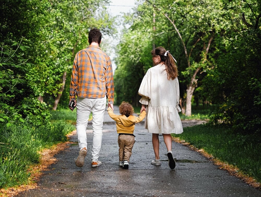 Listopad z projektem „Rodzina w Centrum”: Wsparcie dla rodzin i dzieci na każdym kroku