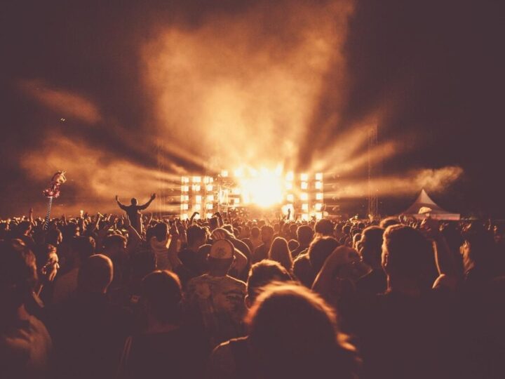 Nowy tytuł: „Emocjonalny koncert dla seniorów w Piotrkowie: Muzyczne chwile pełne pasji