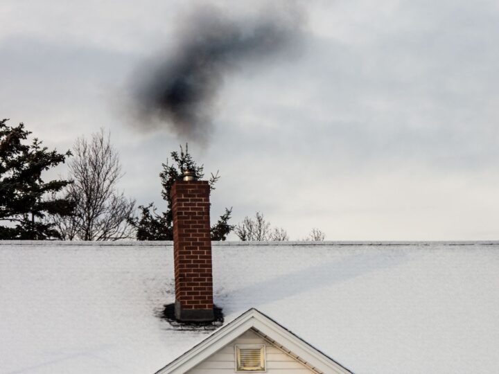 Czym palą w piecach mieszkańcy województwa łódzkiego?