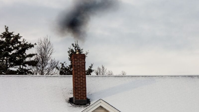 Czym palą w piecach mieszkańcy województwa łódzkiego?
