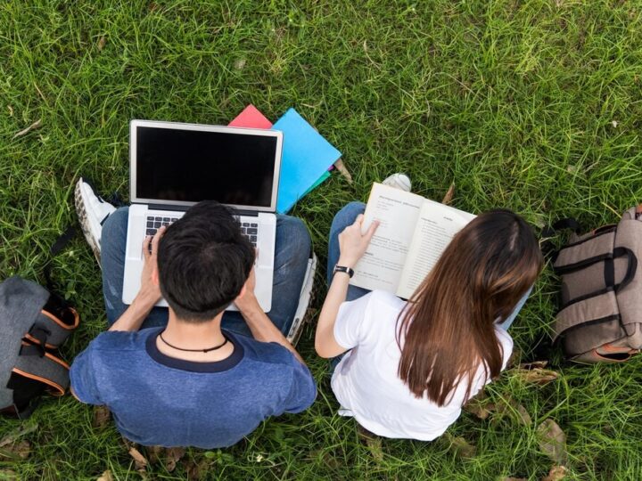 Nowe laptopy i tablety dla uczniów piotrkowskich szkół dzięki KPO