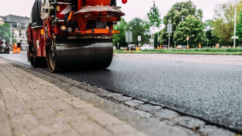 Postępy prac drogowych w Stafanówce: nowe plany i efektywność zespołu