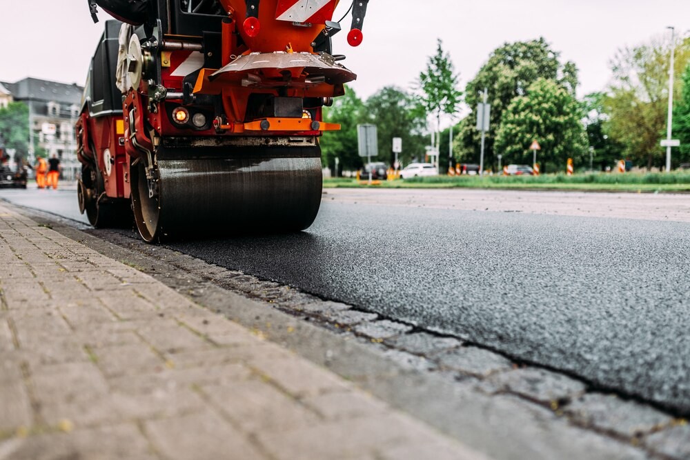 Postępy prac drogowych w Stafanówce: nowe plany i efektywność zespołu