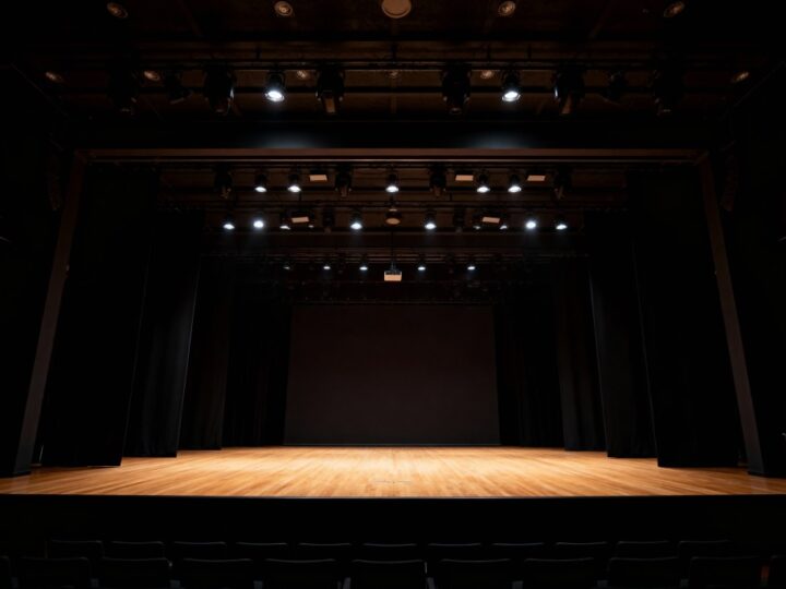 Teatralna etiuda „Zobaczmy to jeszcze raz” ponownie na scenie MOK w Piotrkowie Trybunalskim