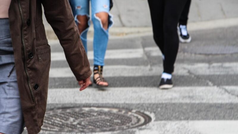 Młodzież w Piotrkowie uczy się zasad bezpieczeństwa na drodze