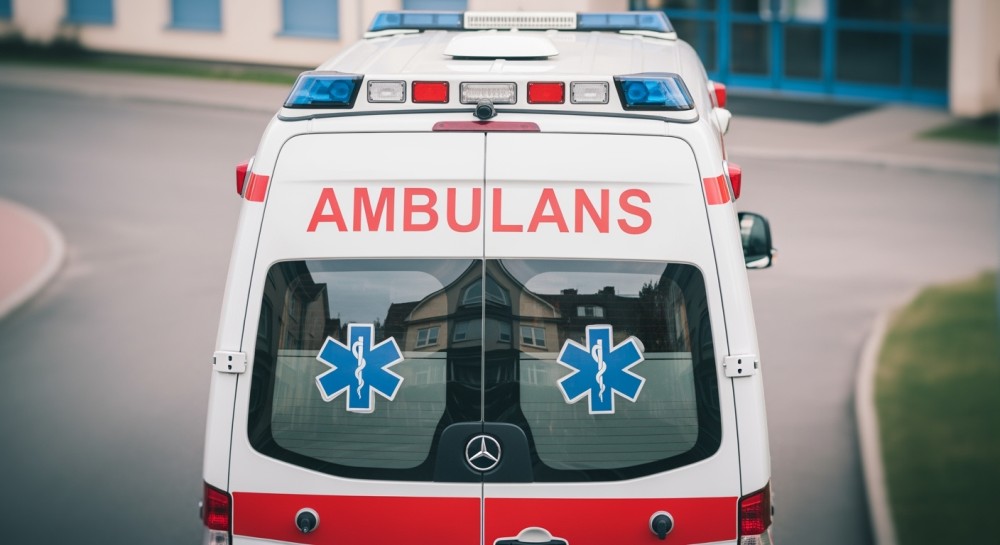 50-latka zaginęła w lesie podczas skrótu do domu, uratowali ją policjanci i strażacy