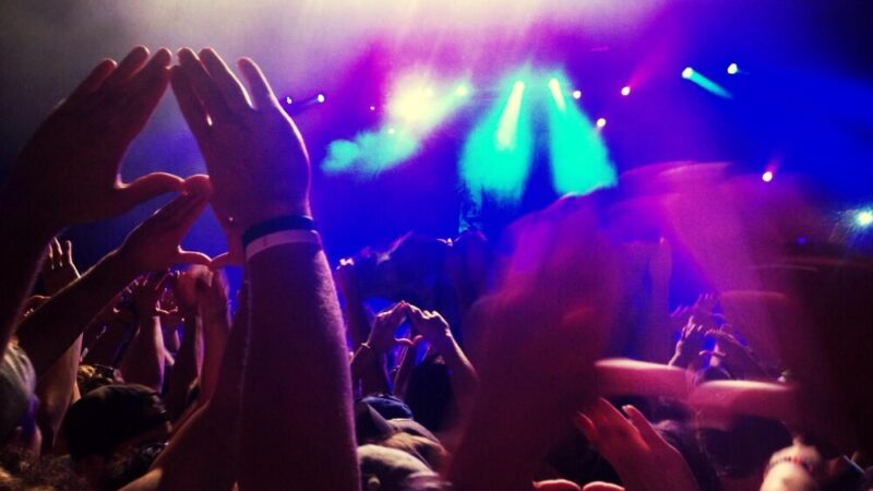 Karnawałowe szaleństwo w MOK: Muzyka i humor na wyciągnięcie ręki!