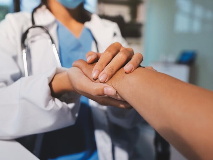 Młodzi strażacy z Piotrkowa uczą się bezpieczeństwa z policją