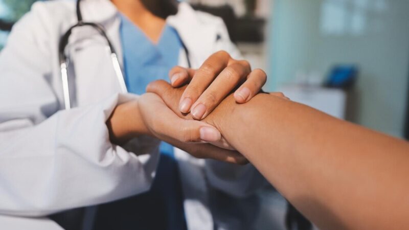 Młodzi strażacy z Piotrkowa uczą się bezpieczeństwa z policją