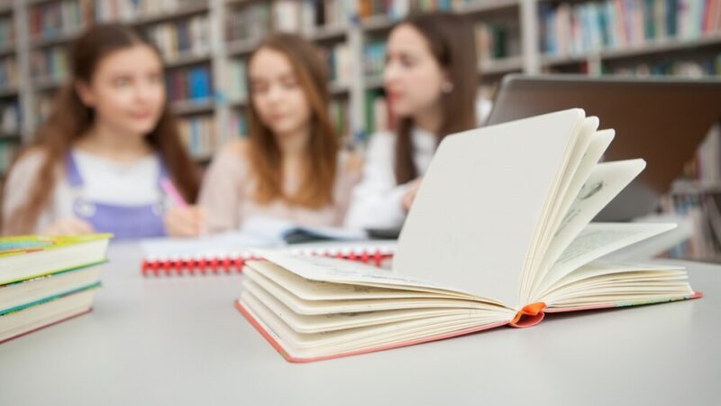 Świąteczne kolędowanie w piotrkowskiej oświacie