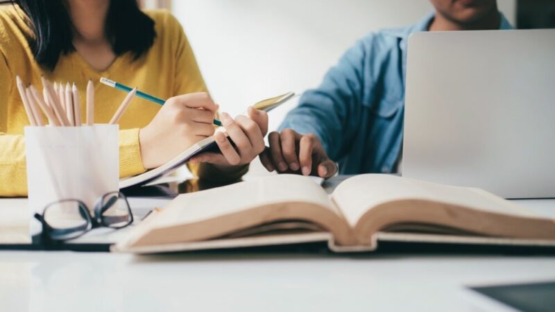 Laura Waśkiewicz z Rozprzy finalistką wojewódzkiego konkursu biologii!