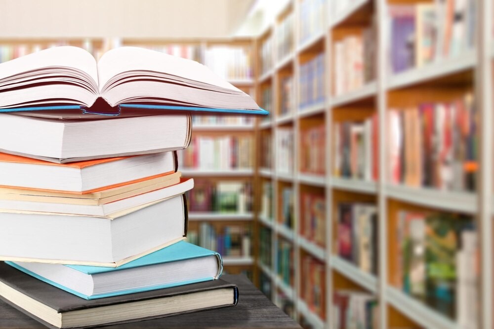 Nowe oznakowanie w Mediatece ułatwia nawigację po bibliotece w Piotrkowie Trybunalskim