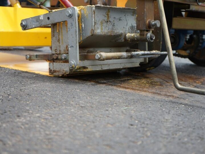 Sulejów w wiosennej odsłonie: gminne drogi lśnią jak nowe!