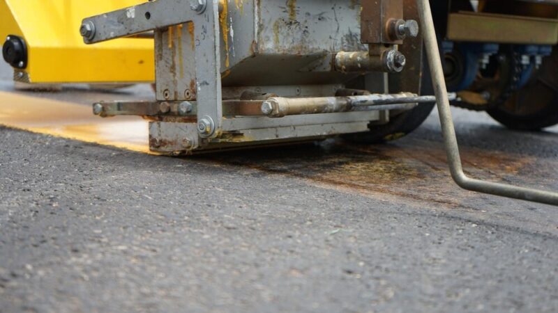 Sulejów w wiosennej odsłonie: gminne drogi lśnią jak nowe!