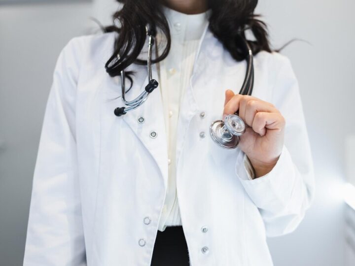 Edukacja o bezpieczeństwie drogowym w Jarostach: spotkanie dla społeczności