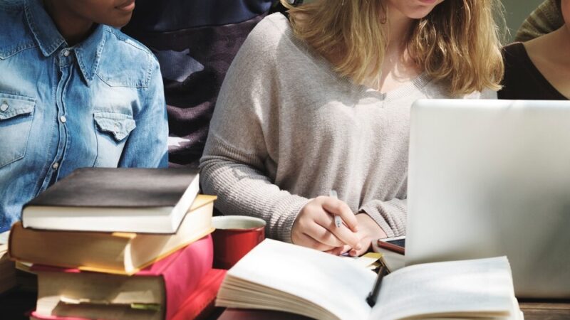 Zakończenie nauki maturzystów i ślubowanie nowych uczniów mundurowych