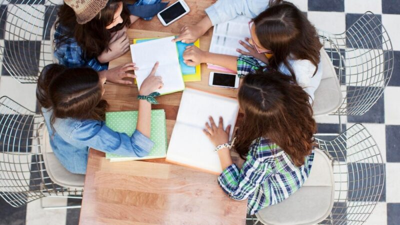 Laboratoria AI w szkołach powiatu piotrkowskiego – nowa era edukacji