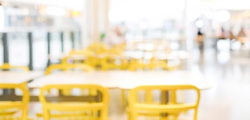 Stobnica: Młodzież uczy seniorów nowoczesnych technologii w „Szkole Międzypokoleniowej”