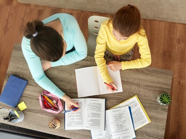 Emocjonalne pożegnanie absolwentów w Łękach Szlacheckich: nagrody i wzruszające podziękowania