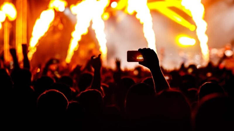 Wakacyjne szaleństwo w Sulejowie: muzyka podwórkowa rozgrzewa serca!