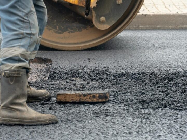 Inwestycje drogowe w gminie Rozprza: Nowe bezpieczne trasy w Powiecie Piotrkowskim!