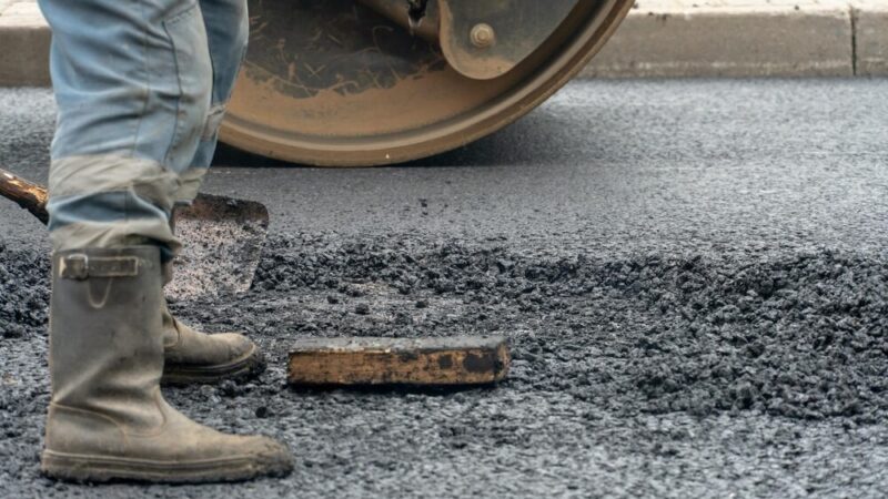 Inwestycje drogowe w gminie Rozprza: Nowe bezpieczne trasy w Powiecie Piotrkowskim!