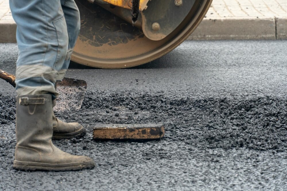 Inwestycje drogowe w gminie Rozprza: Nowe bezpieczne trasy w Powiecie Piotrkowskim!