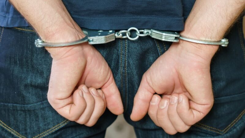 Ponad 60 tysięcy nielegalnych papierosów zabezpieczonych przez policję w Rozprzy
