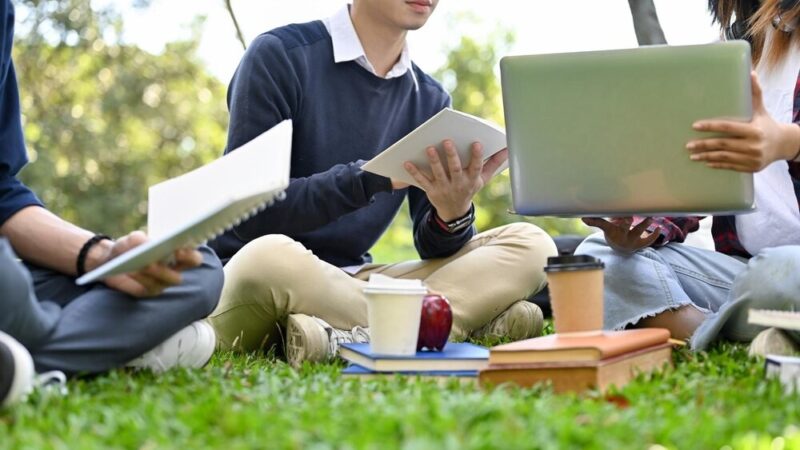 Bezpłatne materiały edukacyjne „Poznaj Finanse” dla szkół