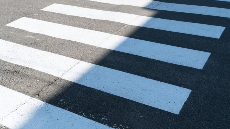 Jesień w ciemności: jak zadbać o widoczność na drodze?