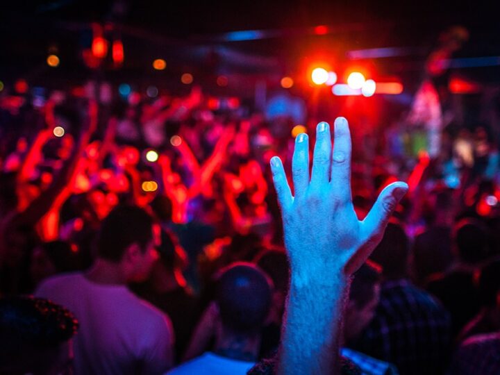 Muzyczna przemiana: inspirujący koncert dla młodzieży w Moszczenicy