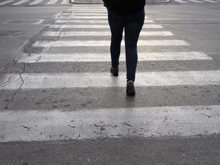 Zwiększ swoją widoczność na drodze – odblaski mogą uratować życie!